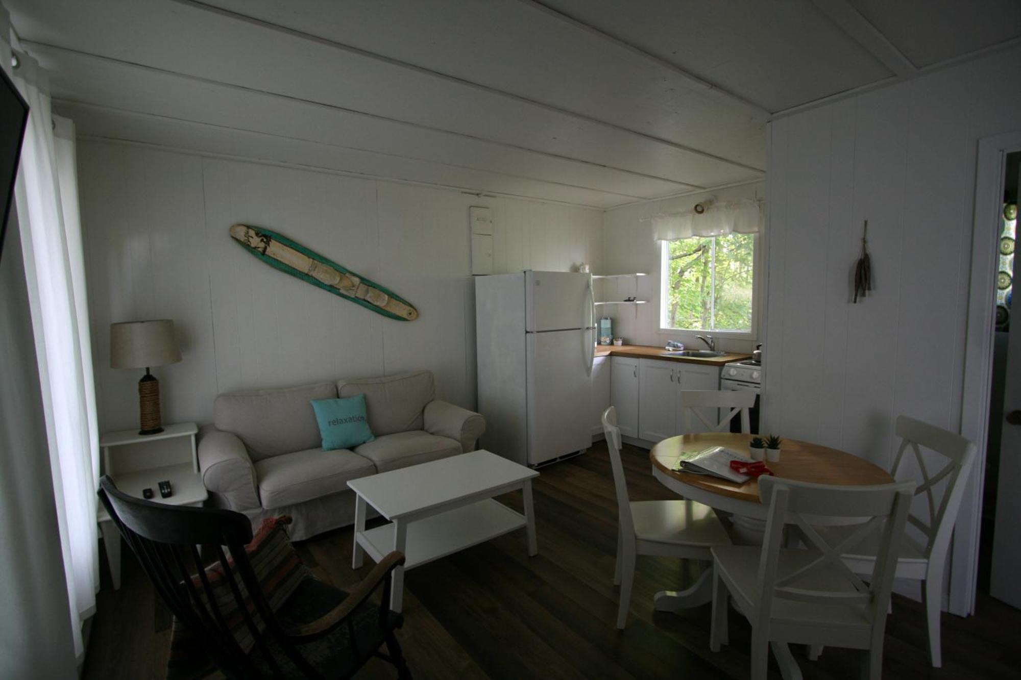 Beachside On Lake Muskoka Порт-Карлинг Экстерьер фото