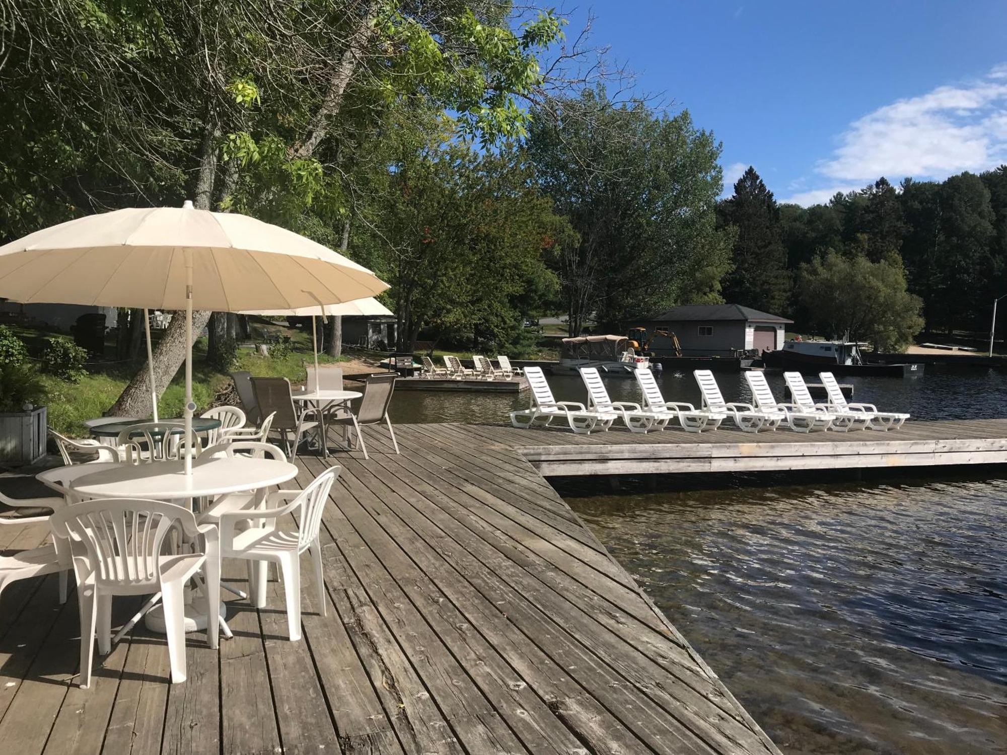 Beachside On Lake Muskoka Порт-Карлинг Экстерьер фото